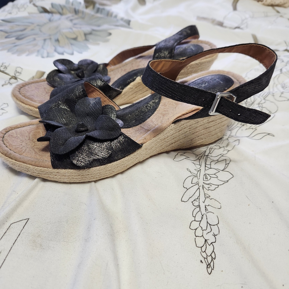 boc Black and Tan Wedge Sandals